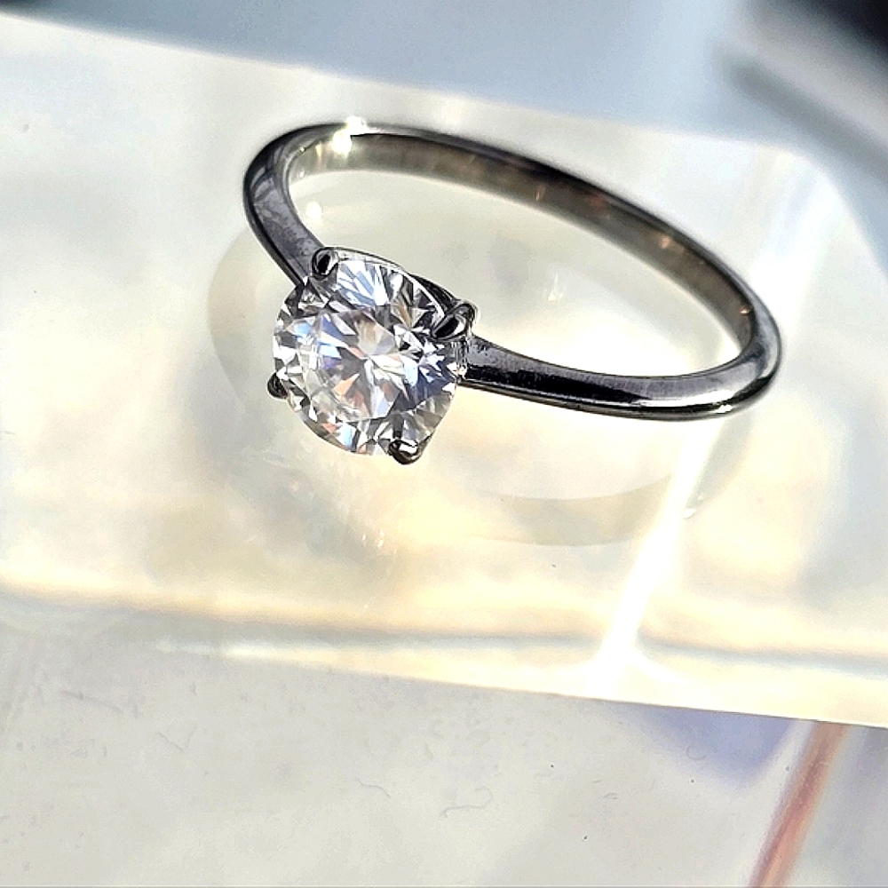 925 Sterling Silver Ring Sz 7 with Moissanite Gemstone 6mm - Picture 7 of 10